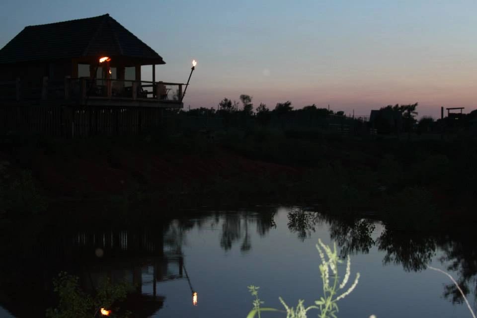African Safari Hut 1